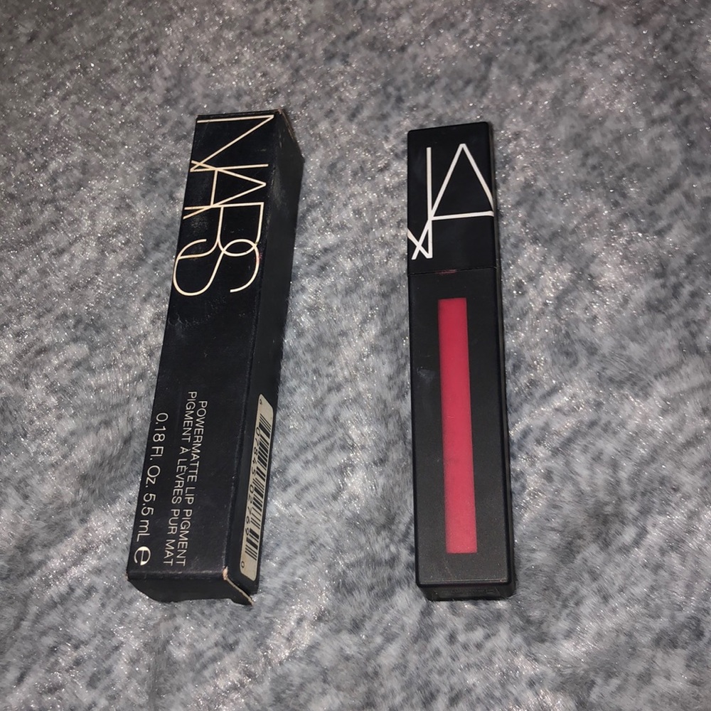 Bright pink NARS power matte lip pigment